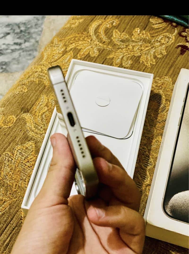 Apple iPhone 15 Pro Max 2