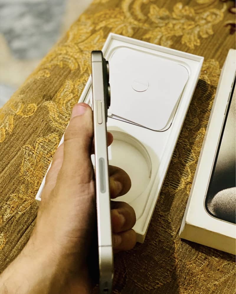 Apple iPhone 15 Pro Max 5