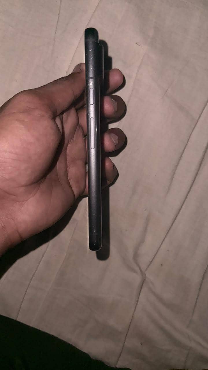 Google Pixel 8 4
