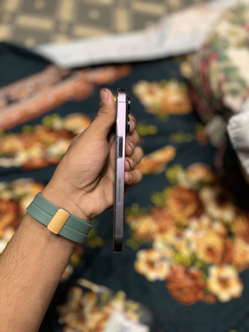 Apple iPhone 14 Pro 4