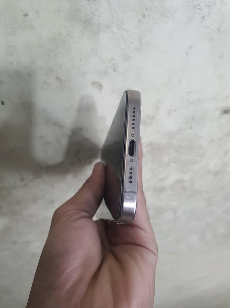 Apple iPhone 15 Pro Max 1