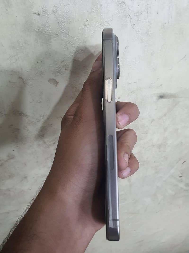 Apple iPhone 15 Pro Max 2