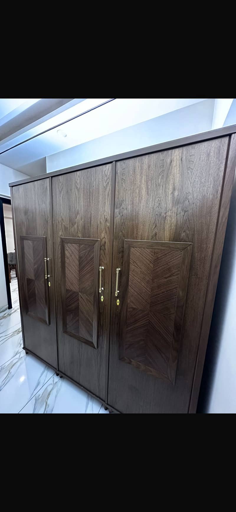 3 door Wardrobe 0