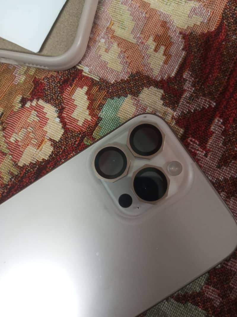 Apple iPhone 16 Pro Max 2