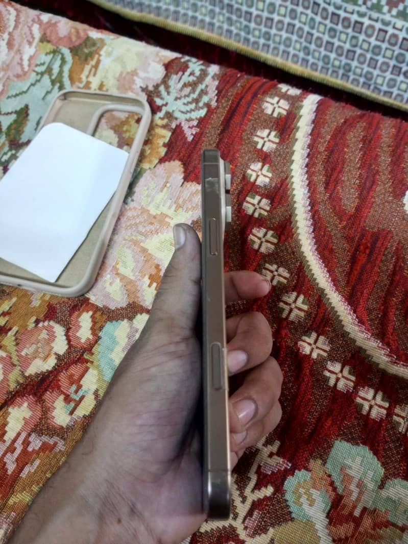 Apple iPhone 16 Pro Max 3