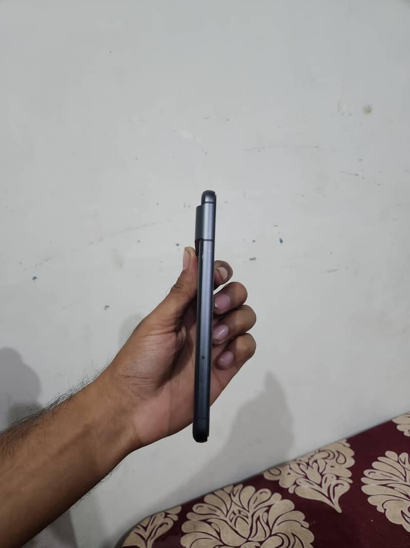 Google Pixel 8 4