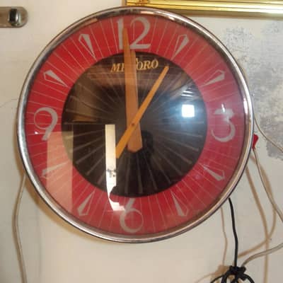 Metoro Wall Clock
