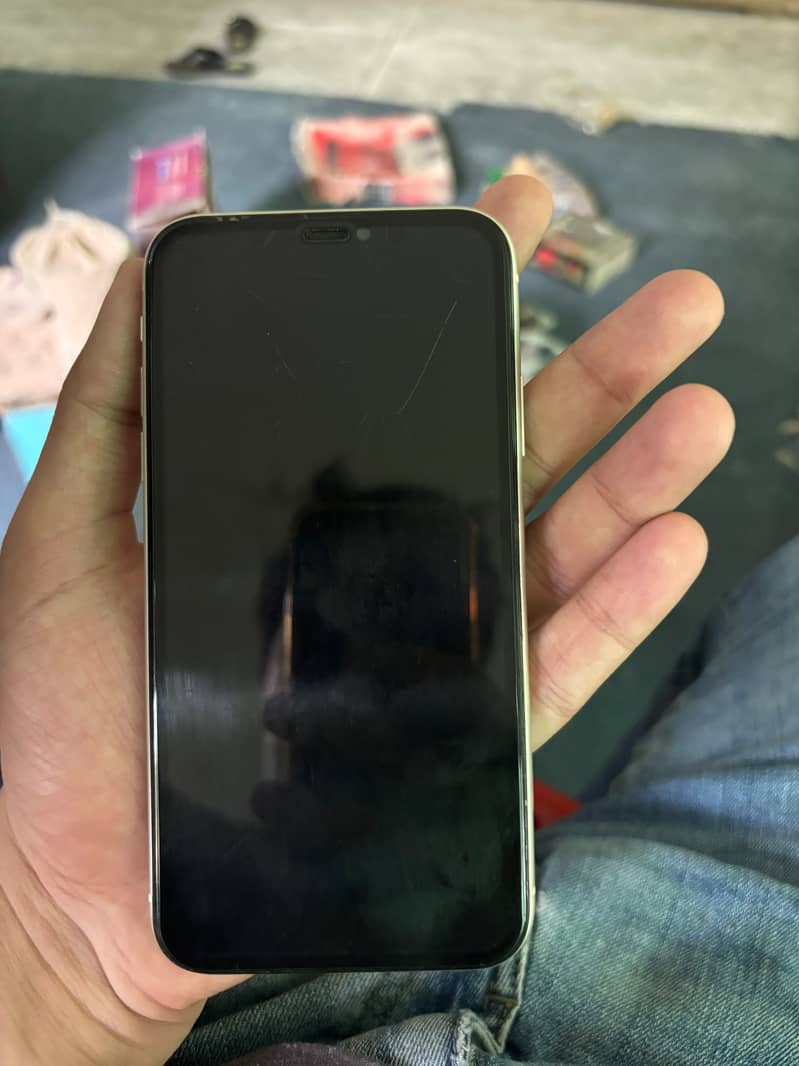iPhone 11 3