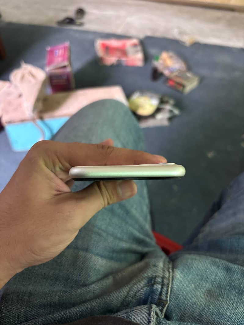iPhone 11 5