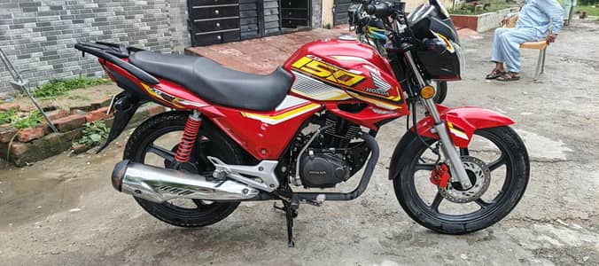 Honda CB 150 new condition total genion 1st owner scratch less