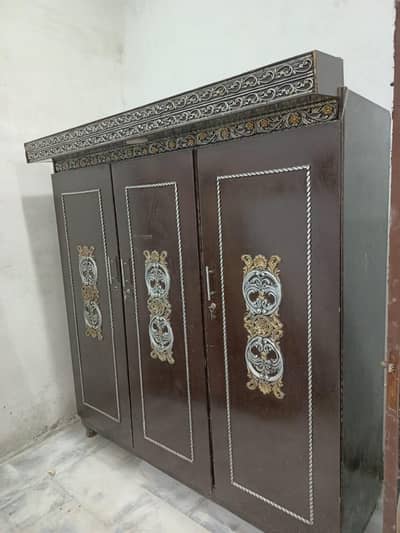 Full Size Triple Door Wood Almirah