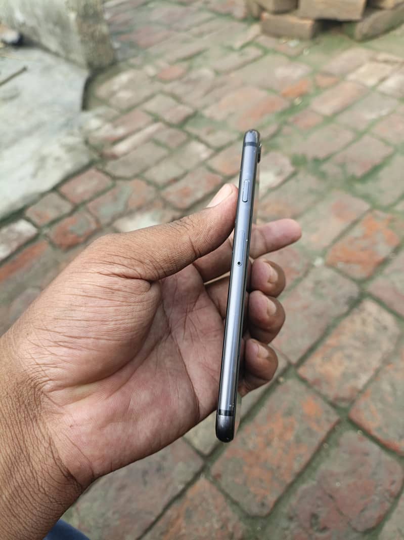 Apple iPhone 8 1