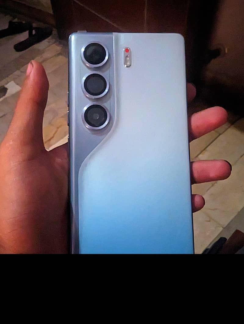Tecno CAMON 40 4