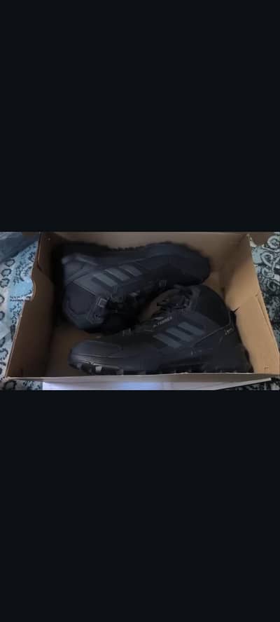 Adidas - Trekking shoes
