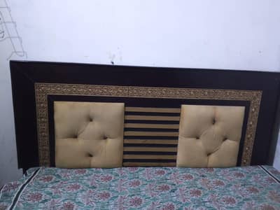 bed 2 Sath waly box or 1 Sath dressing ha Sirf 6 month use ha