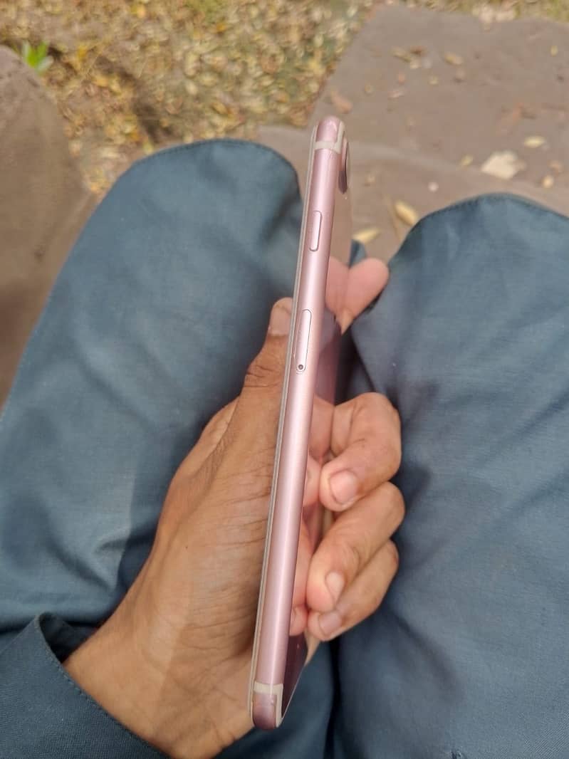 Apple iPhone 7 Plus 2