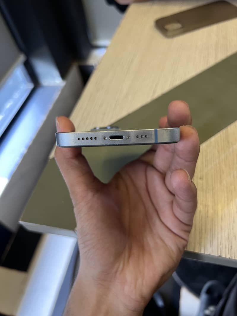 Apple iPhone 14 4