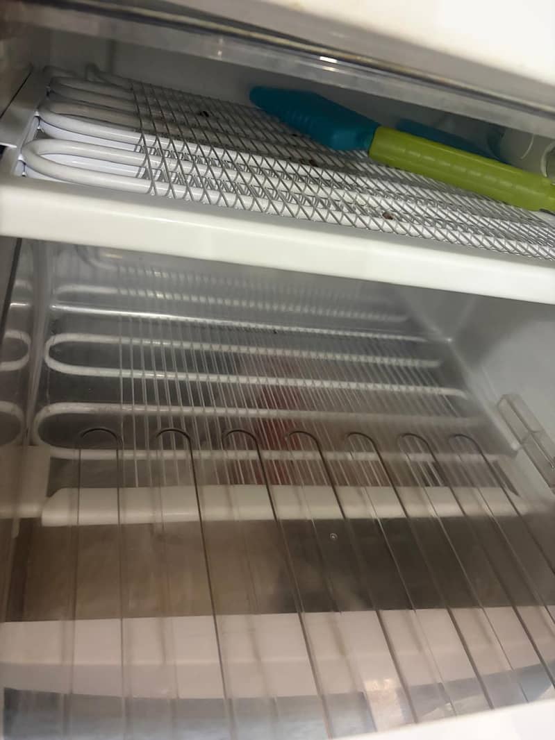 Dawlance Vertical Deep Freezer 4
