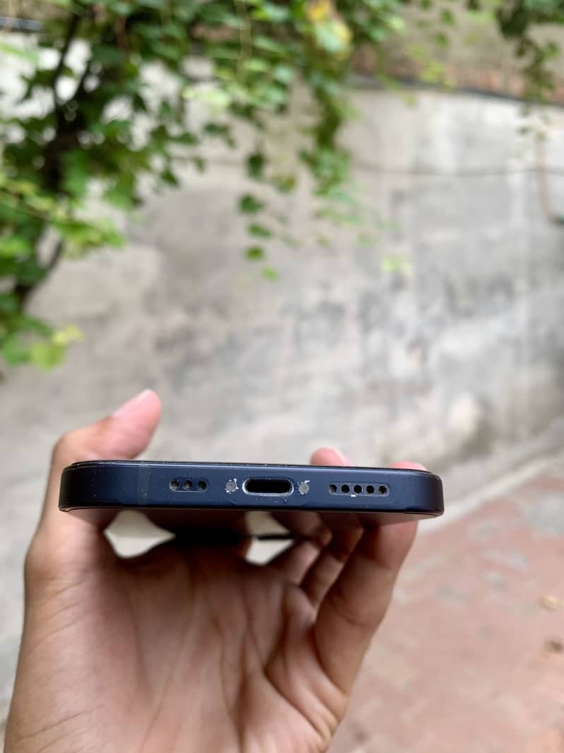 Apple iPhone 12 6