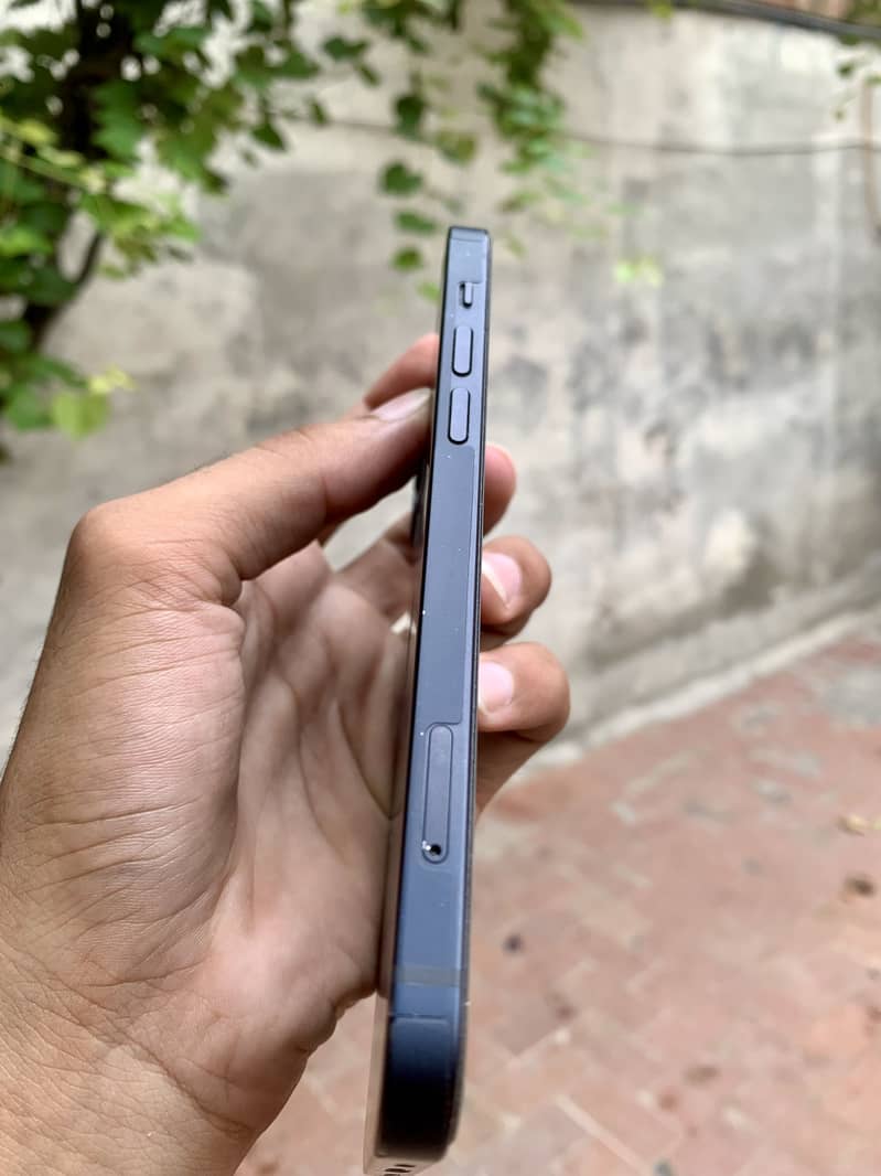 Apple iPhone 12 7