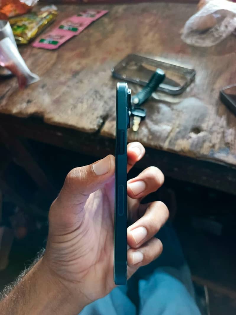 Apple iPhone 13 3