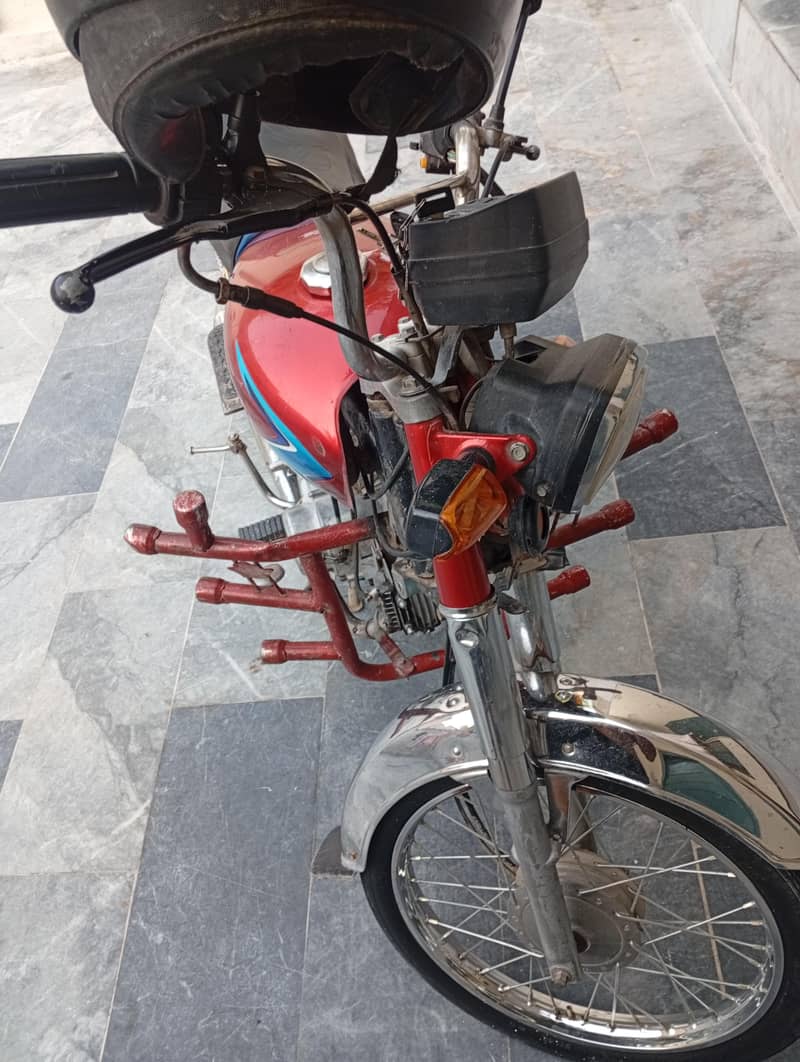 بہت اچھی کنڈیشن میں ہے فیول ایوریج بہت اچھا ہے پشاور کا نمبر ہے 2