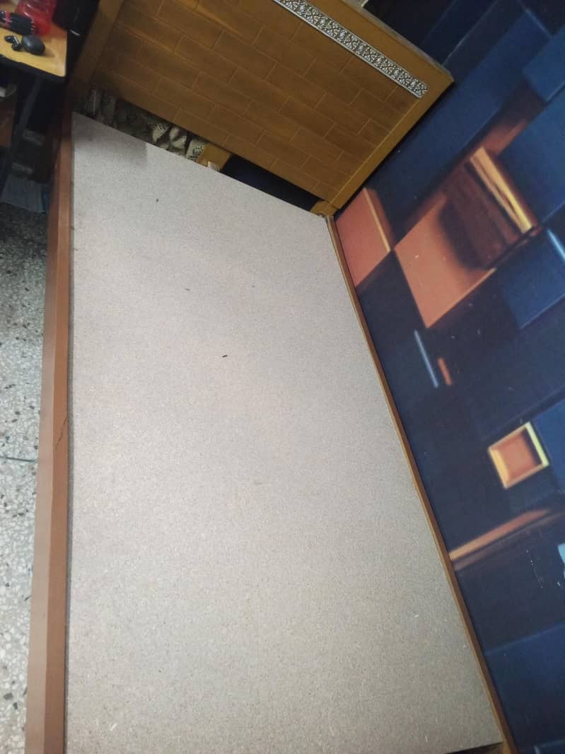 Single bed 0