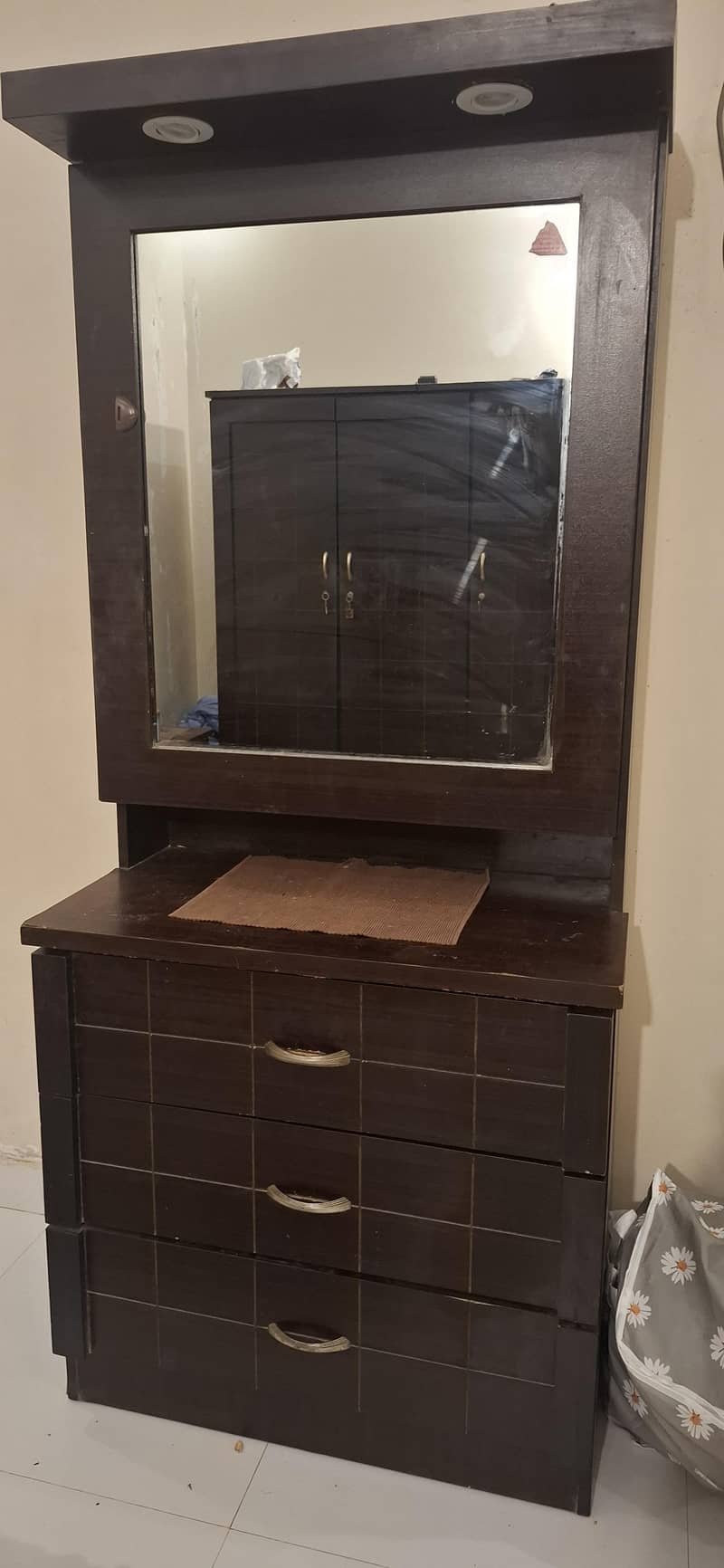 dressing table for sell 0