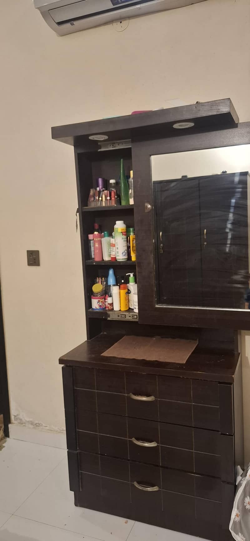dressing table for sell 1