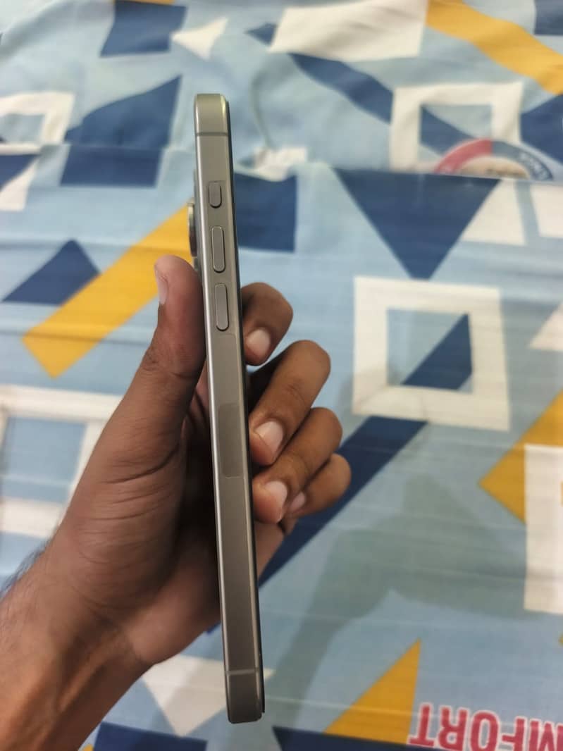Apple iPhone 15 Pro Max 2