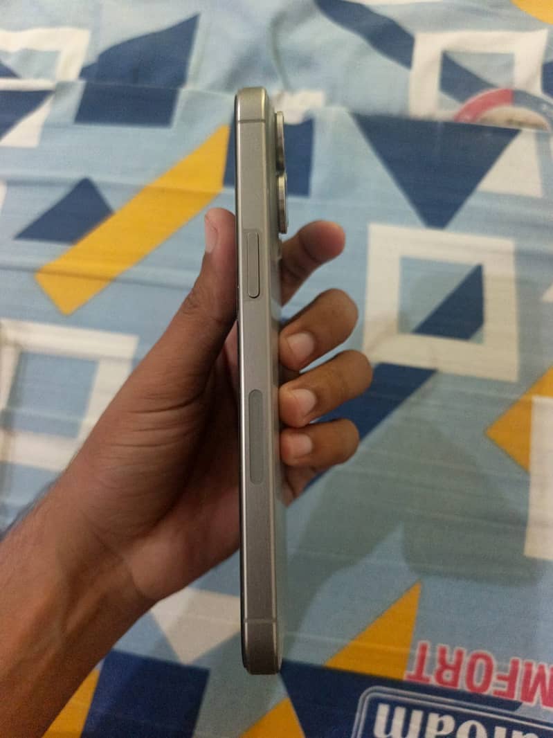 Apple iPhone 15 Pro Max 3