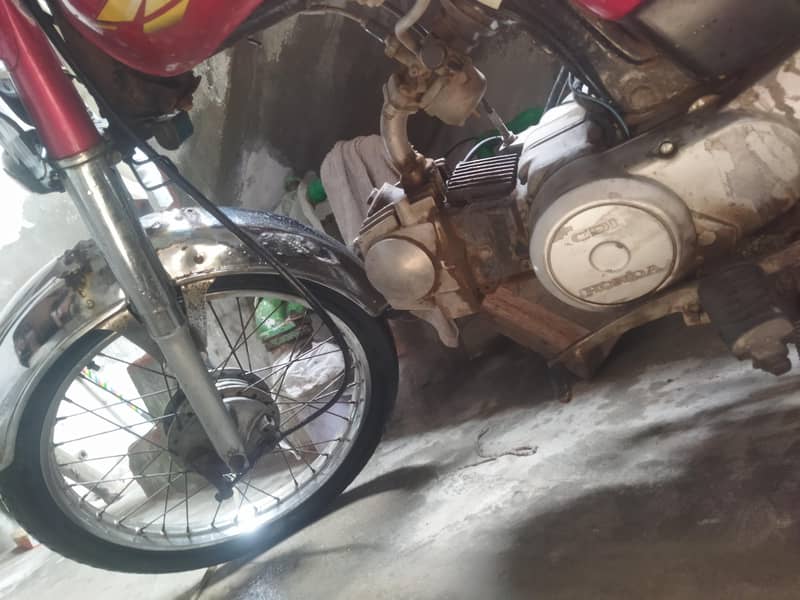 Crown 2015 model 4