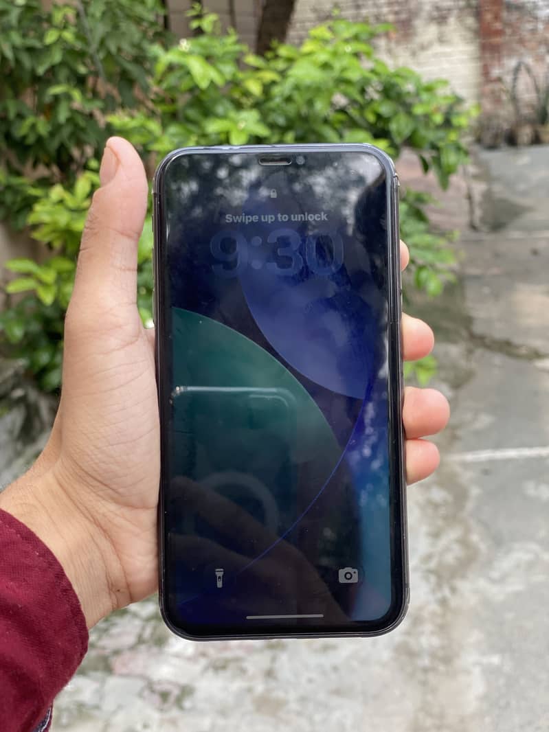 Apple iPhone 11 4