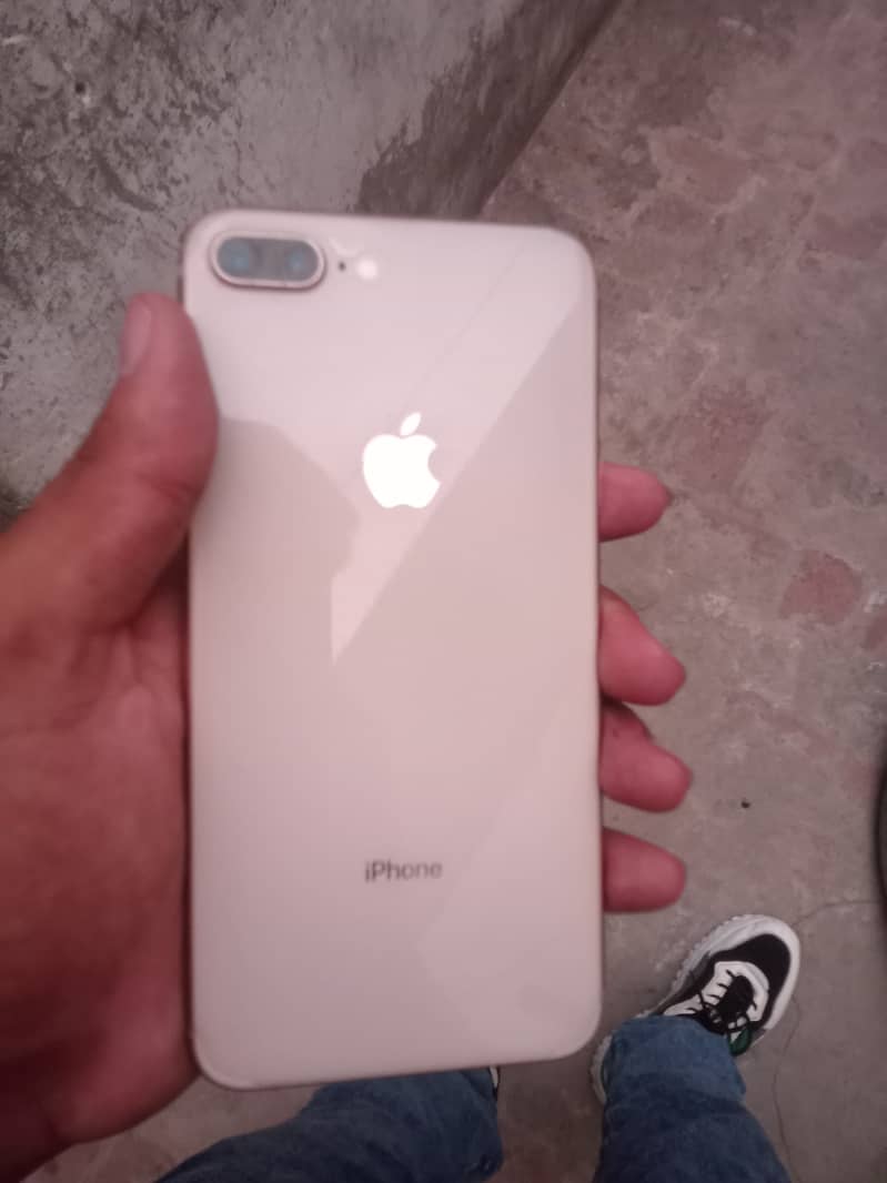 Apple iPhone 8 Plus 1