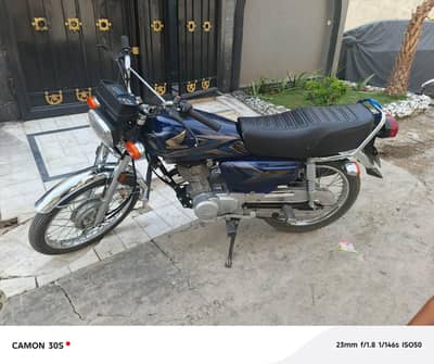 Honda 125 in Blue