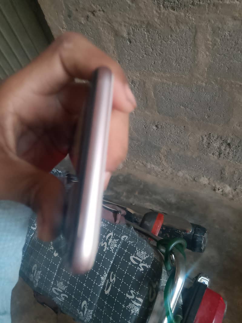 Apple iPhone 7 Plus 3