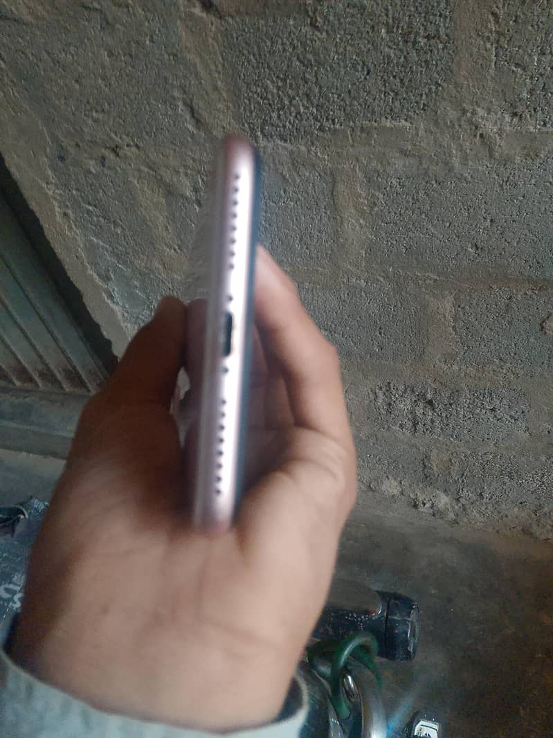 Apple iPhone 7 Plus 4