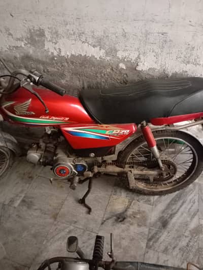 Honda cd 70 2016 model red colour