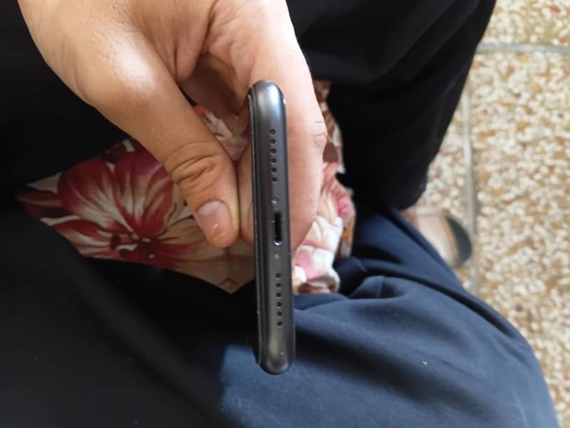 Apple iPhone 11 3