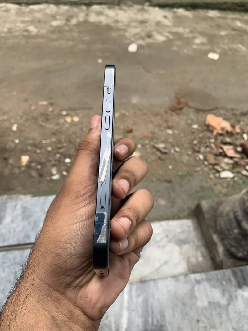 Apple iPhone 13 1
