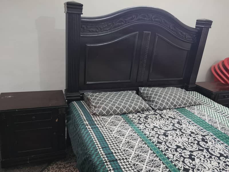 bed with side table and dressing table 3