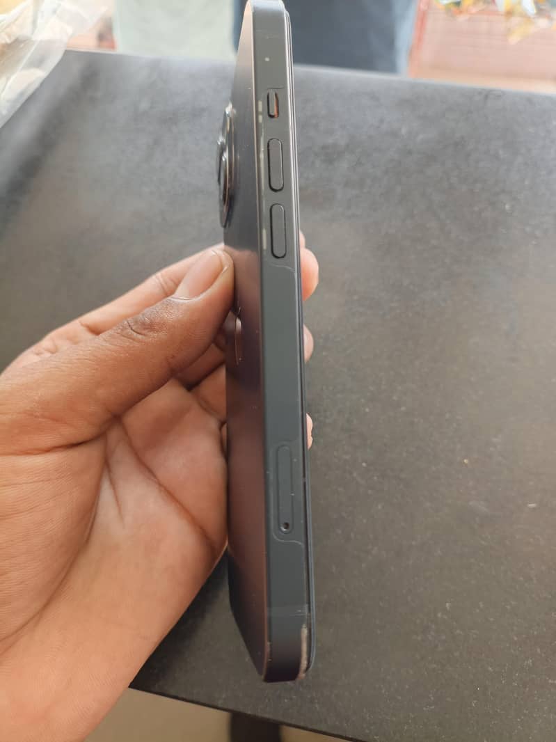 Apple iPhone 13 0