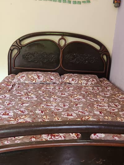 Double Bed + Dressing Table Set – Rs. 16,000