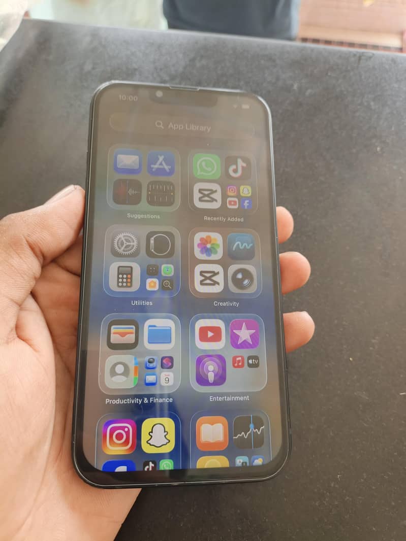 Apple iPhone 13 4