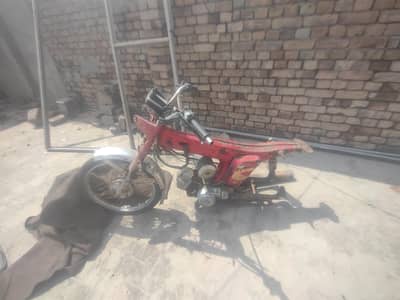 Yamaha two stroke frame and engine