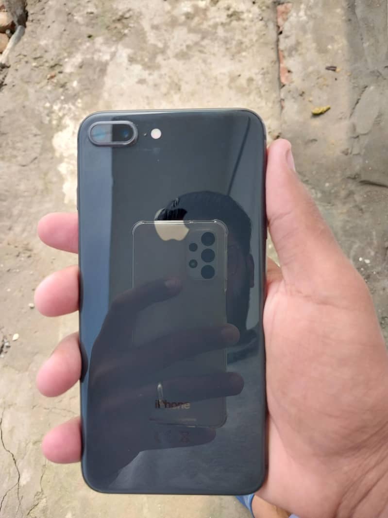 Apple iPhone 8 Plus 0