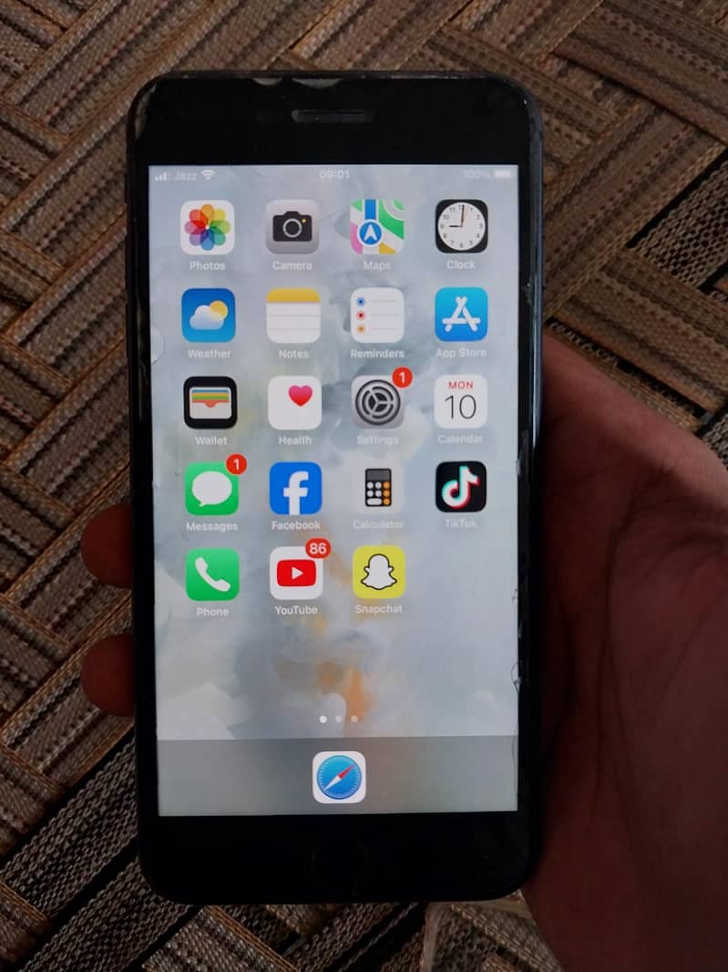 Apple iPhone 8 Plus 1