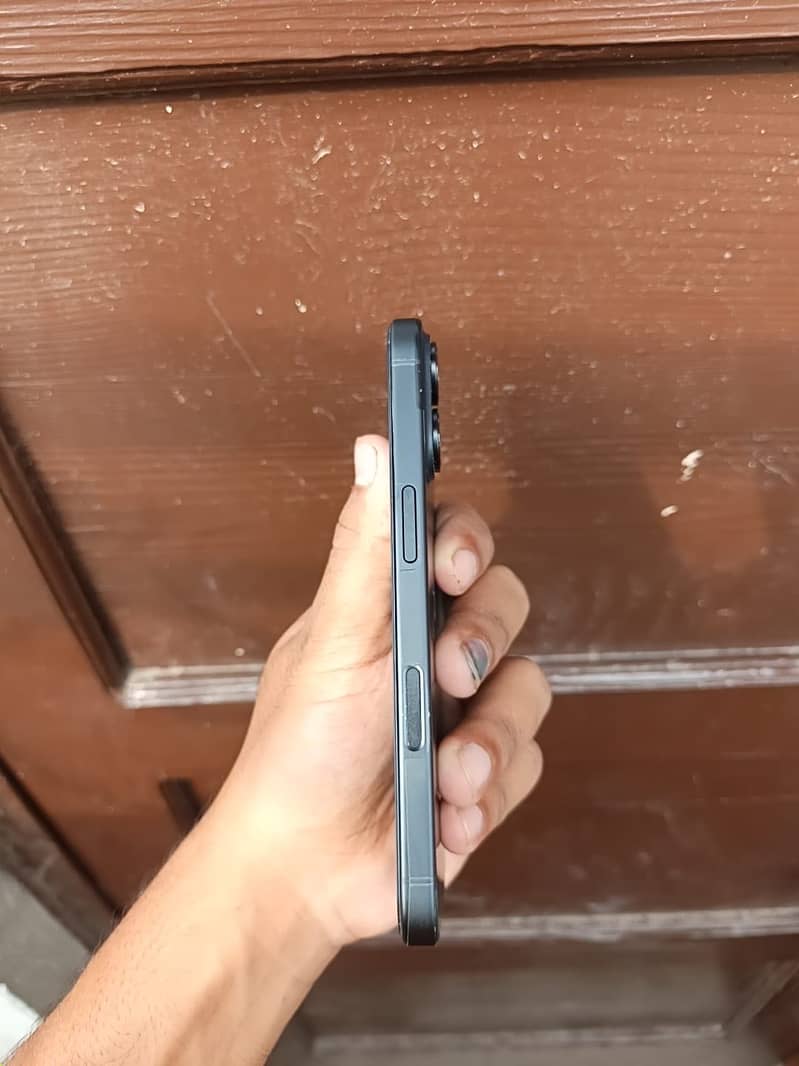 Apple iPhone 16 2