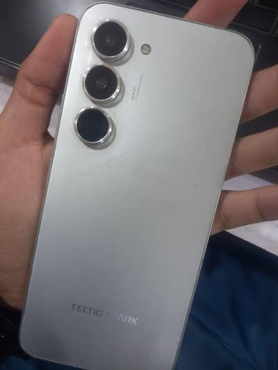 Spark 40 pro