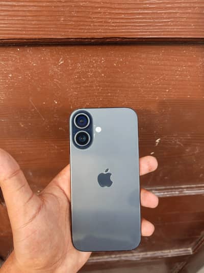 Apple iPhone 16
